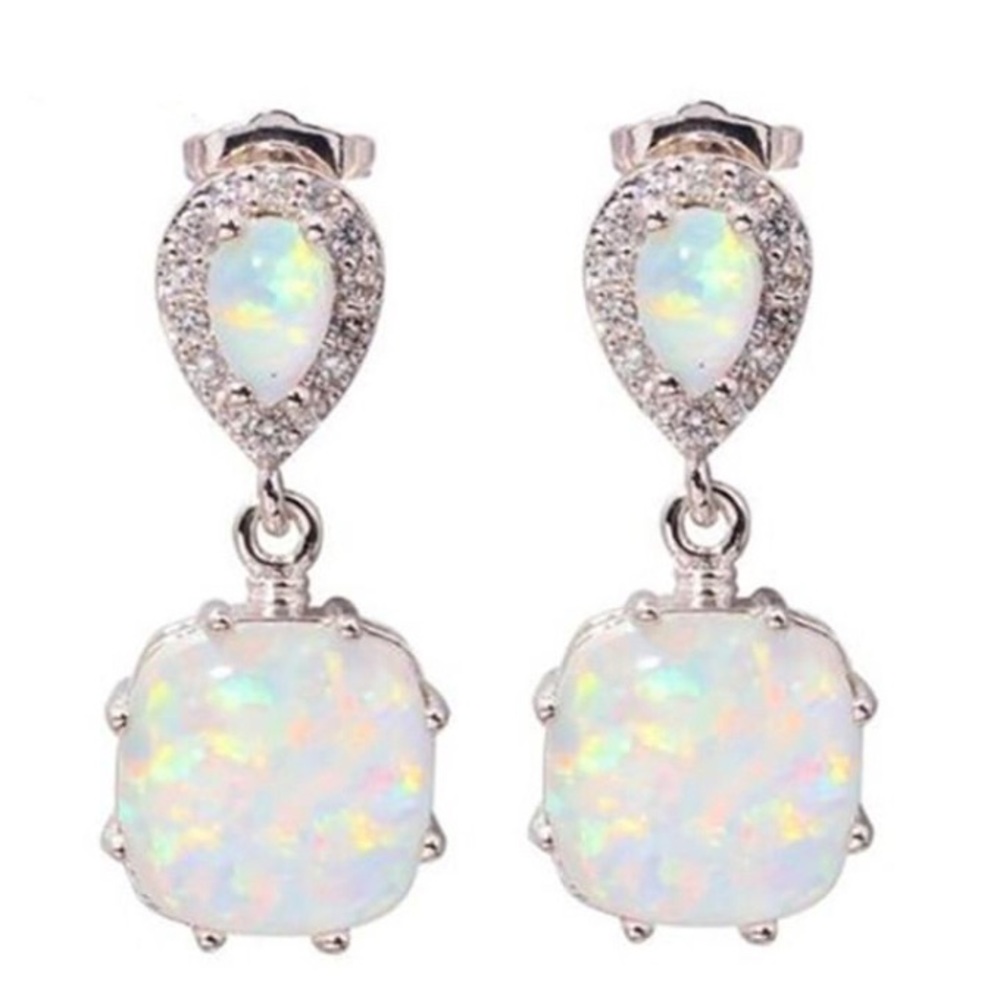 BRAND NEW .925 STERLING WHITE OPAL EARRINGS